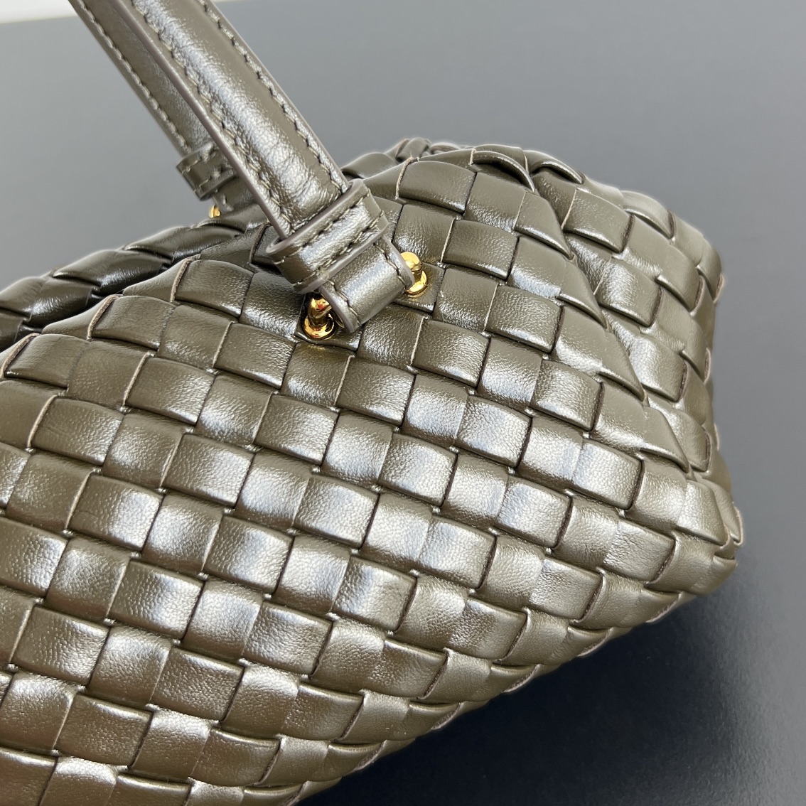 Túi xách nữ bottega veneta màu rêu 796258
