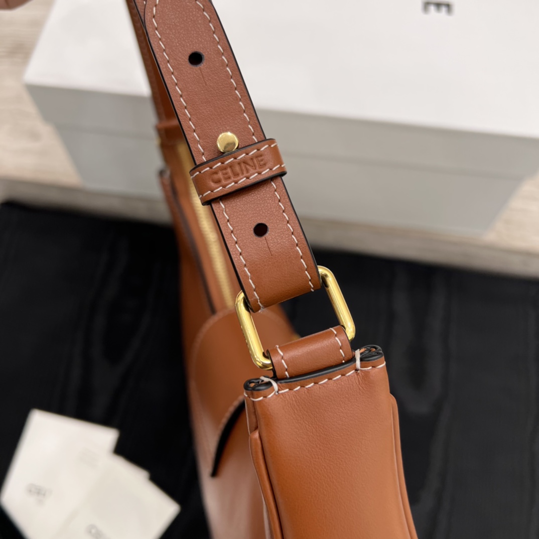 T&uacute;i X&aacute;ch Celine AVA Triomphe 114493 M&agrave;u N&acirc;u 