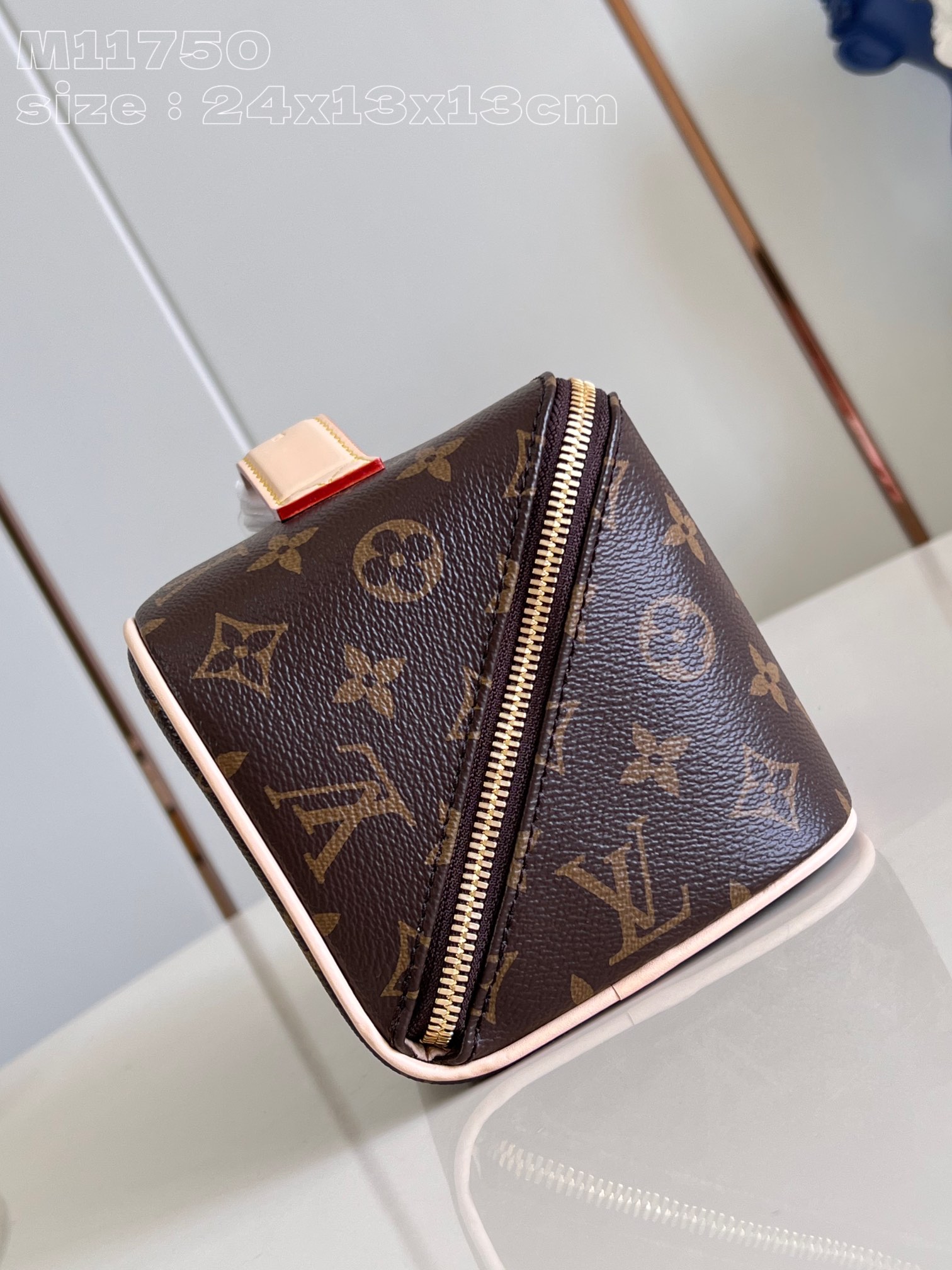 Trousse de toilette    M11750