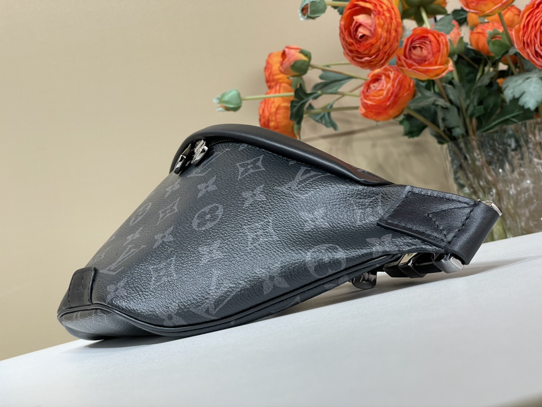 Túi Đeo Hông Louis Vuitton Discovery PM M46035