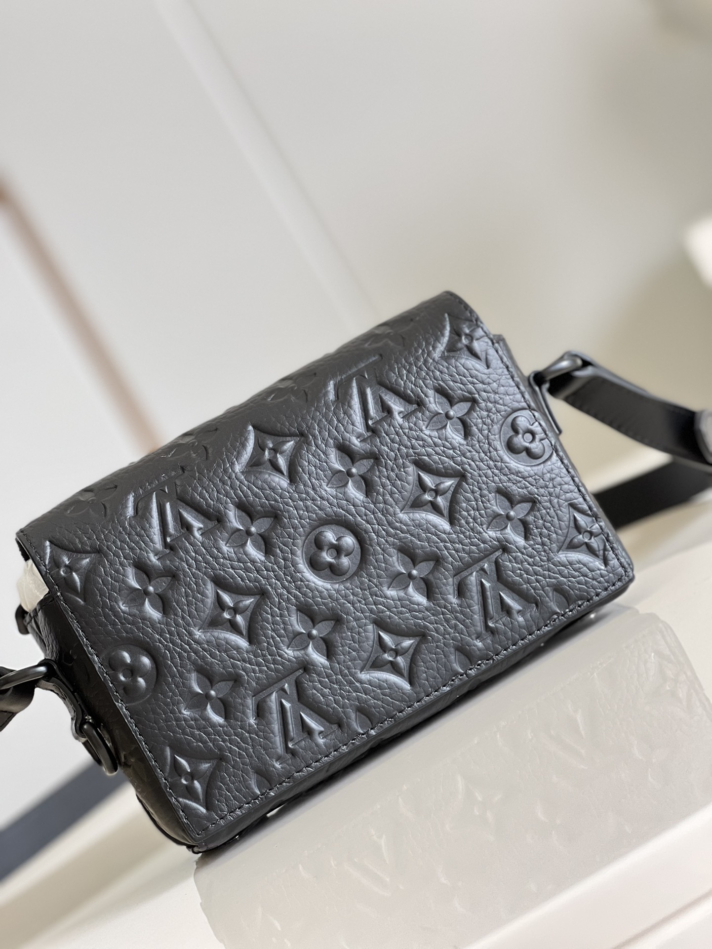 Túi Đeo Chéo Louis Vuitton LV Steamer Wearable Wallet M81746 Màu Đen