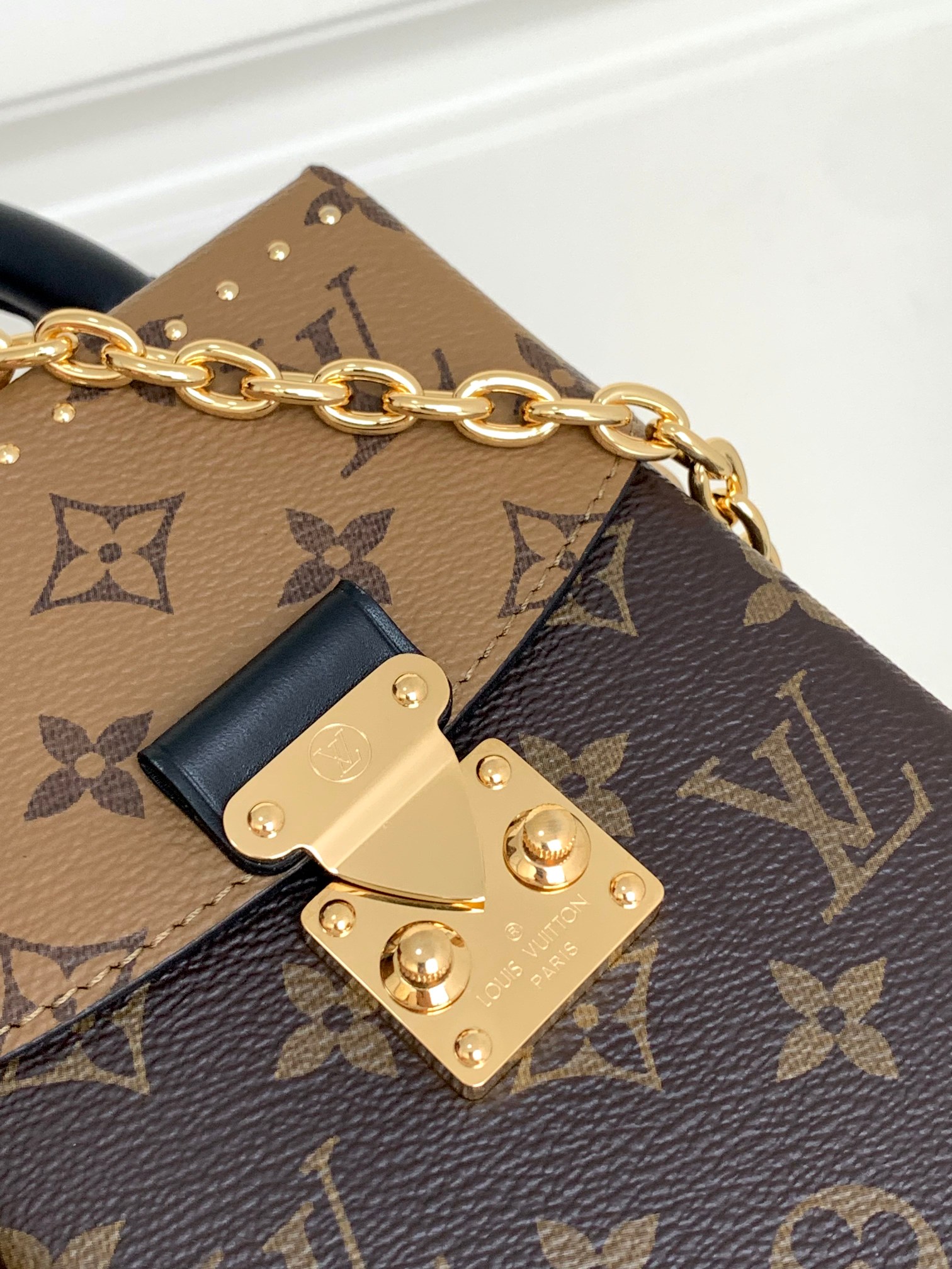 Túi Đựng Điện Thoại Louis Vuitton LV M82465 Camera Box Màu Nâu Vàng N-HM