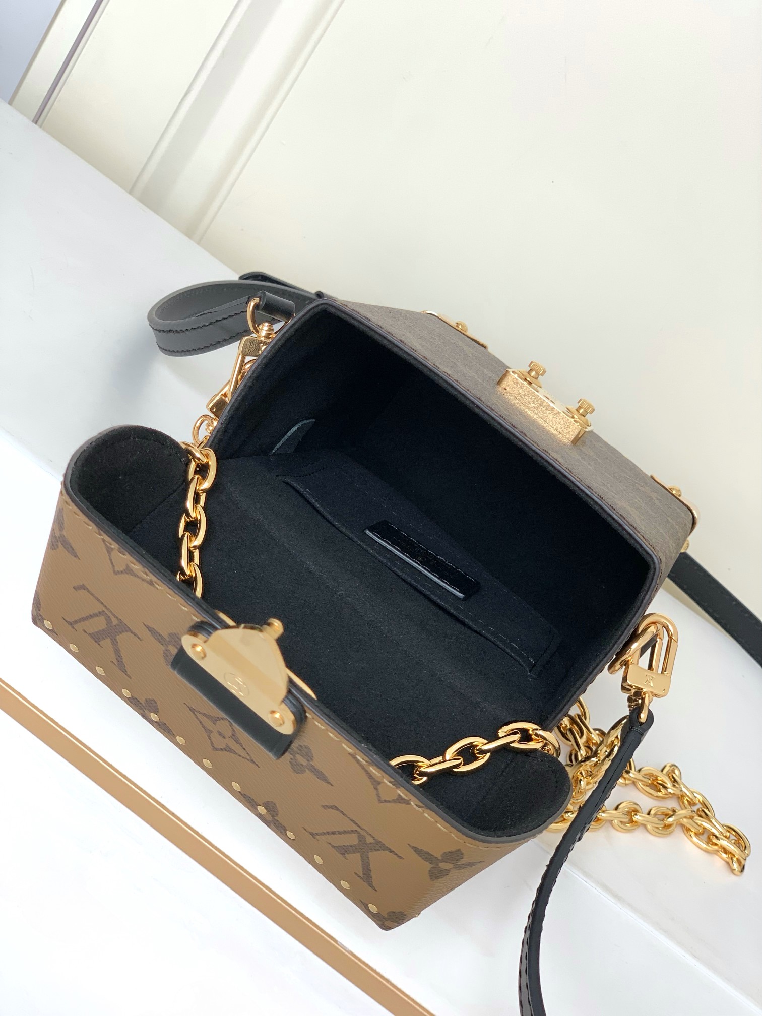 Túi Đựng Điện Thoại Louis Vuitton LV M82465 Camera Box Màu Nâu Vàng N-HM