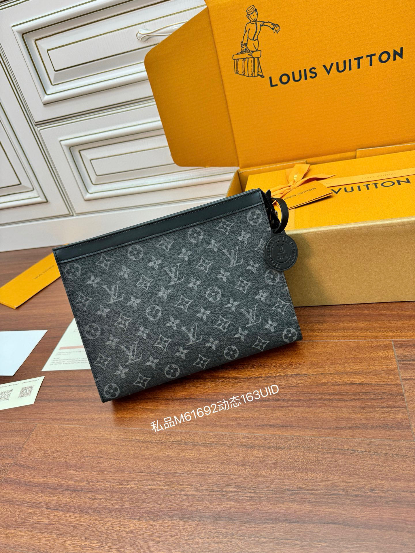 Clutch Cầm Tay Pochette Voyage MM   M61692