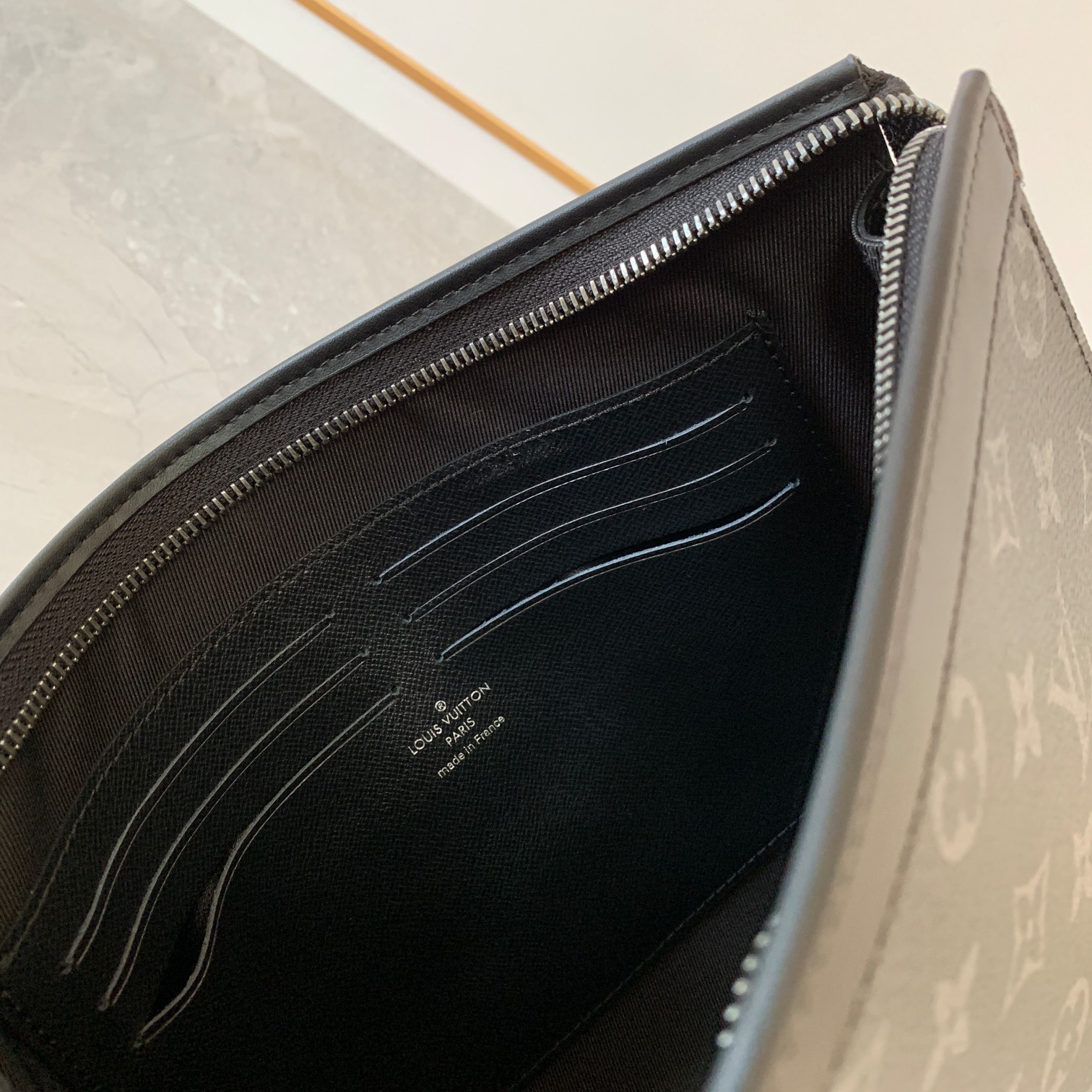 Clutch Cầm Tay Pochette Voyage MM   M61692