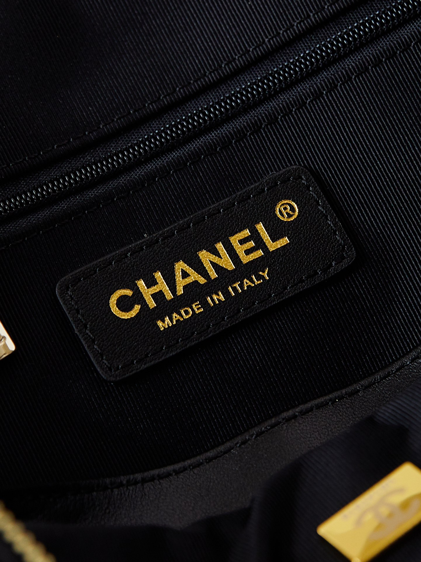 Túi Xách Chanel AS3969 Màu Đen Da Bóng