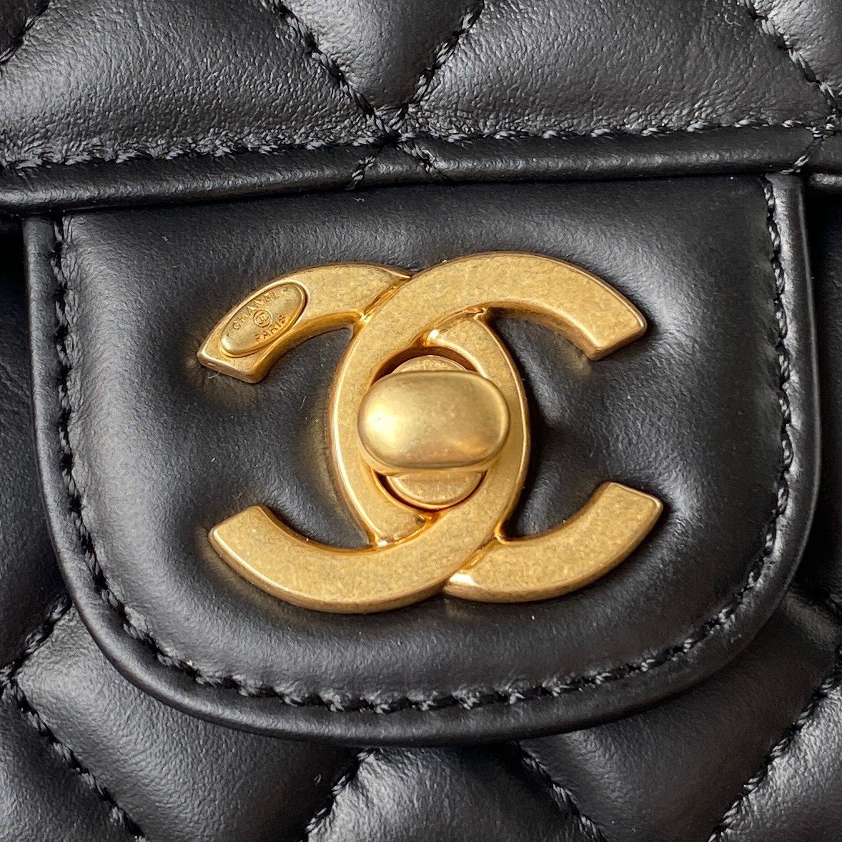 Túi Xách Chanel AP4051 Màu Đen