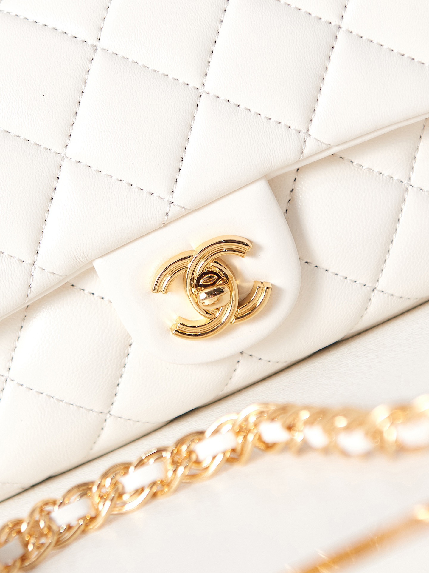 Túi Xách Chanel AP4023 Màu Trắng