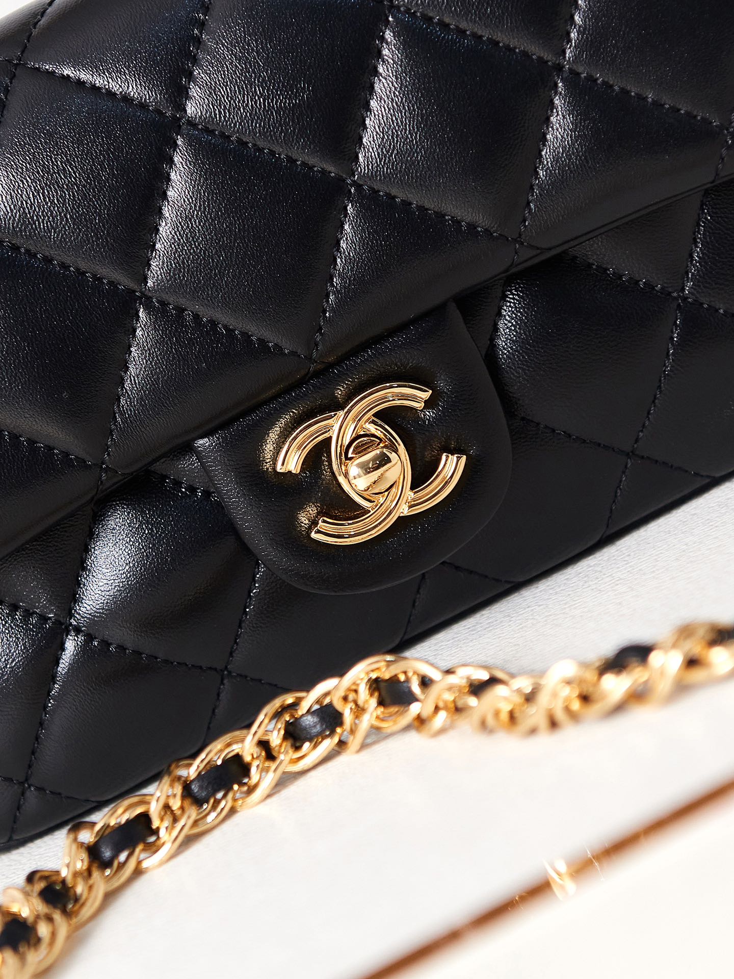 Túi Xách Chanel AP4023 Màu Đen