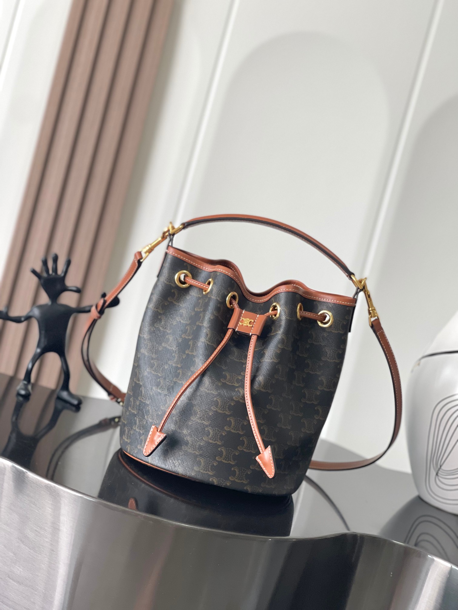 Túi Xách Nữ Celine Clara 116882 Logo Celine
