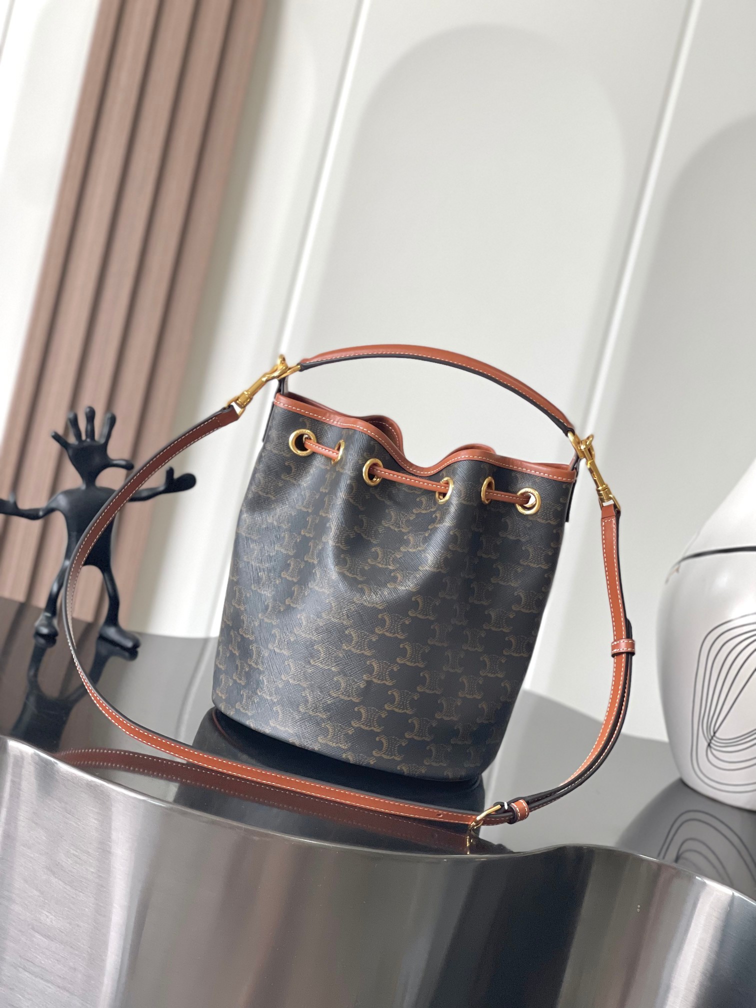 Túi Xách Nữ Celine Clara 116882 Logo Celine