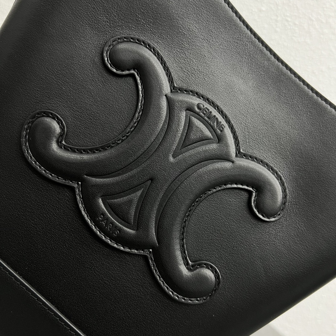 Túi Xách Nữ Cuir Triomphe 198243 Màu Đen