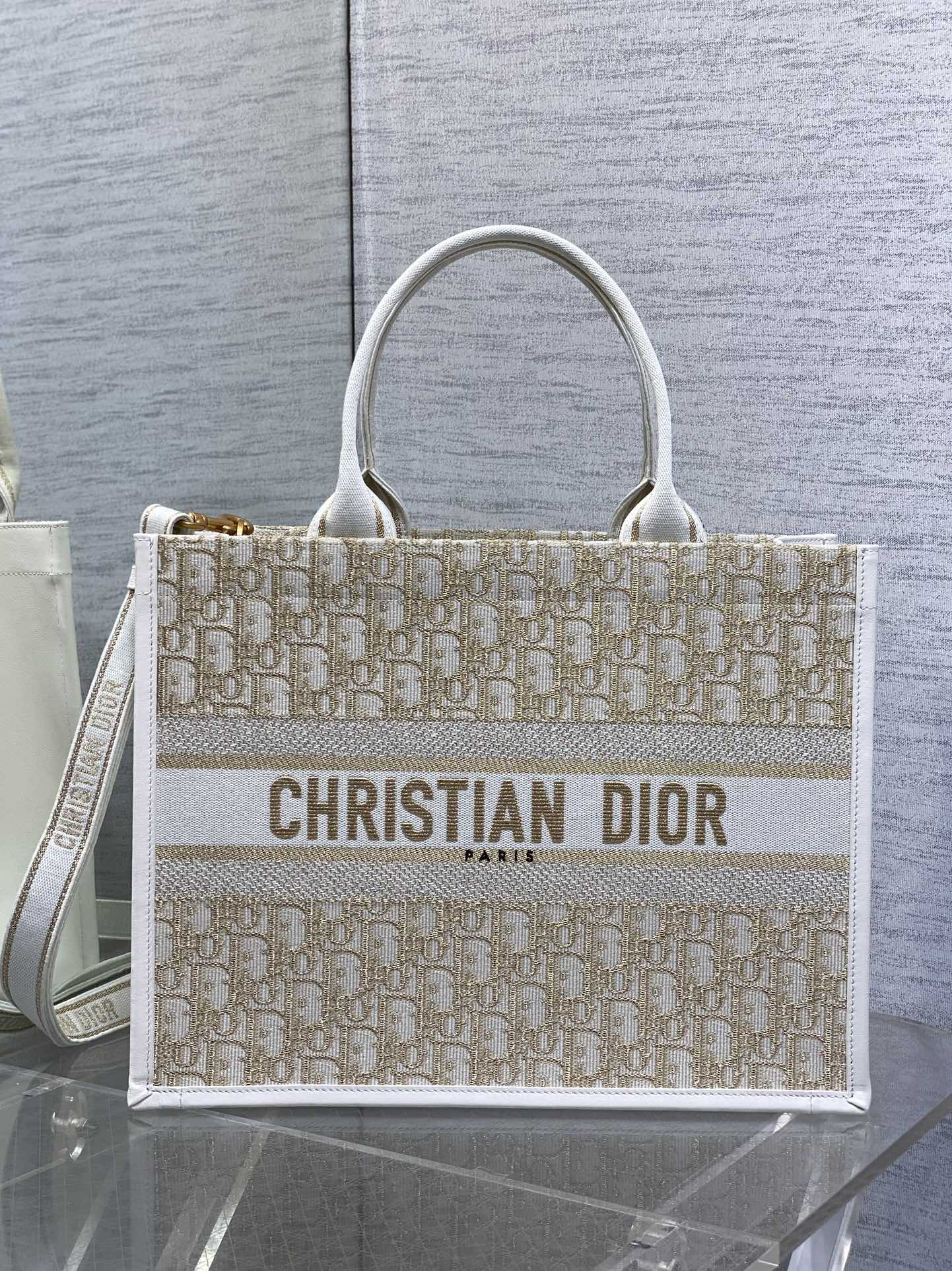 Túi xách Dior tote màu trắng 36