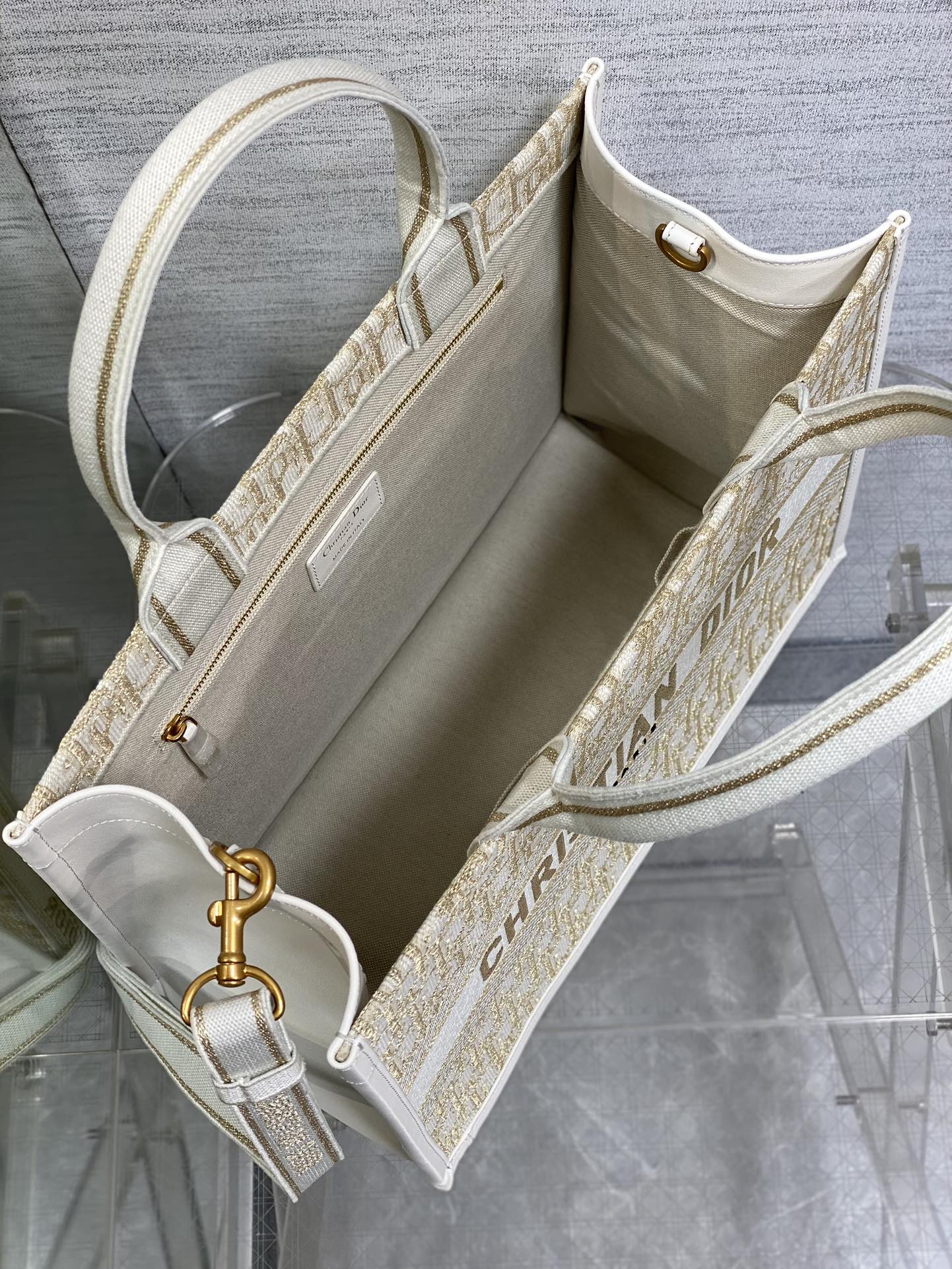 Túi xách Dior tote màu trắng 36