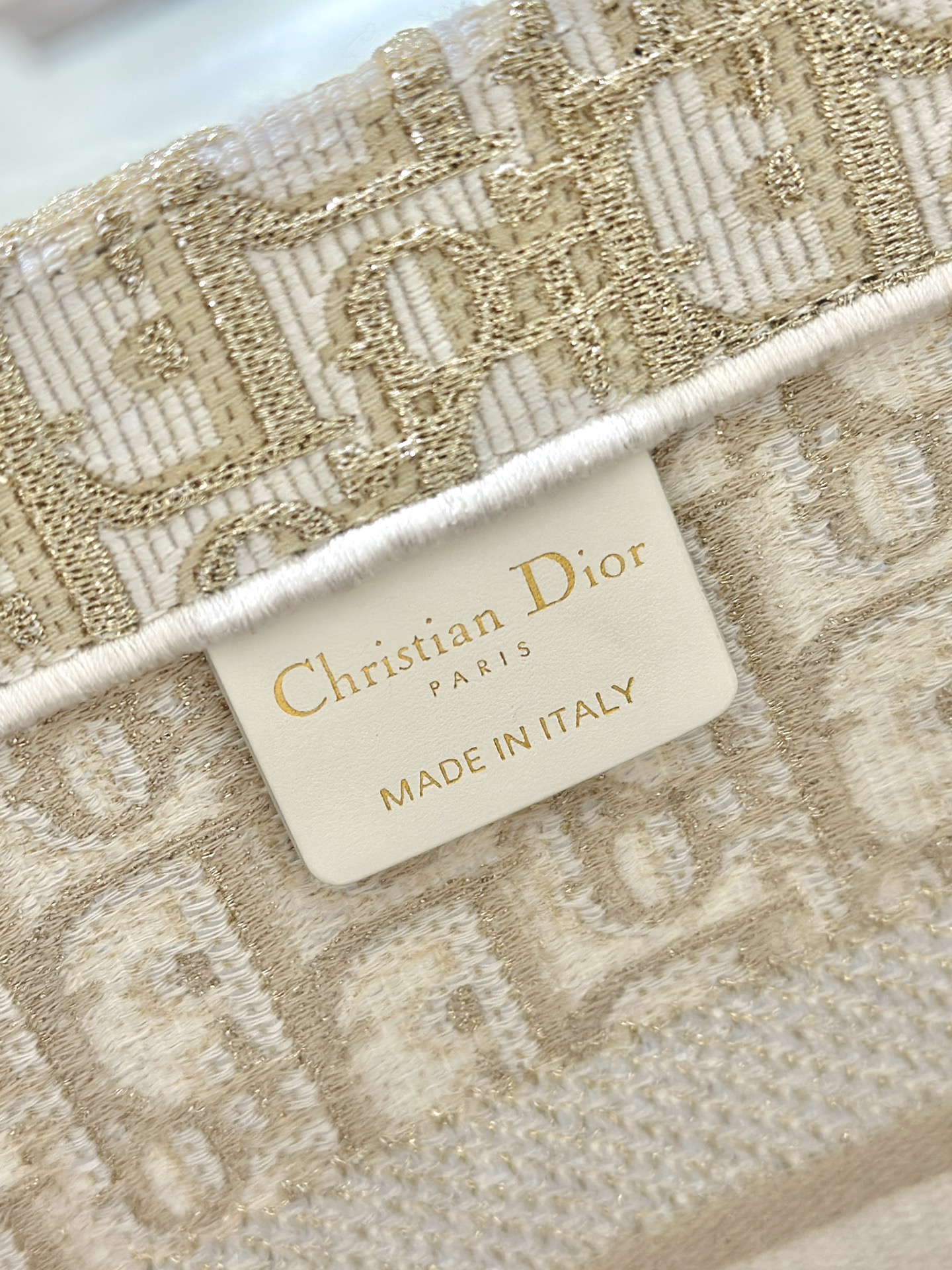 Túi xách Dior tote màu trắng 36