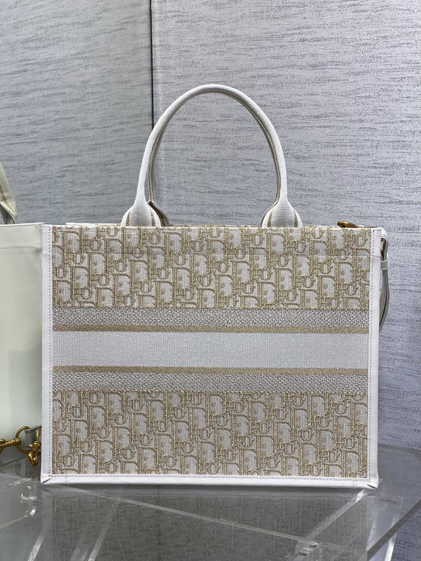 Túi xách Dior tote màu trắng 36