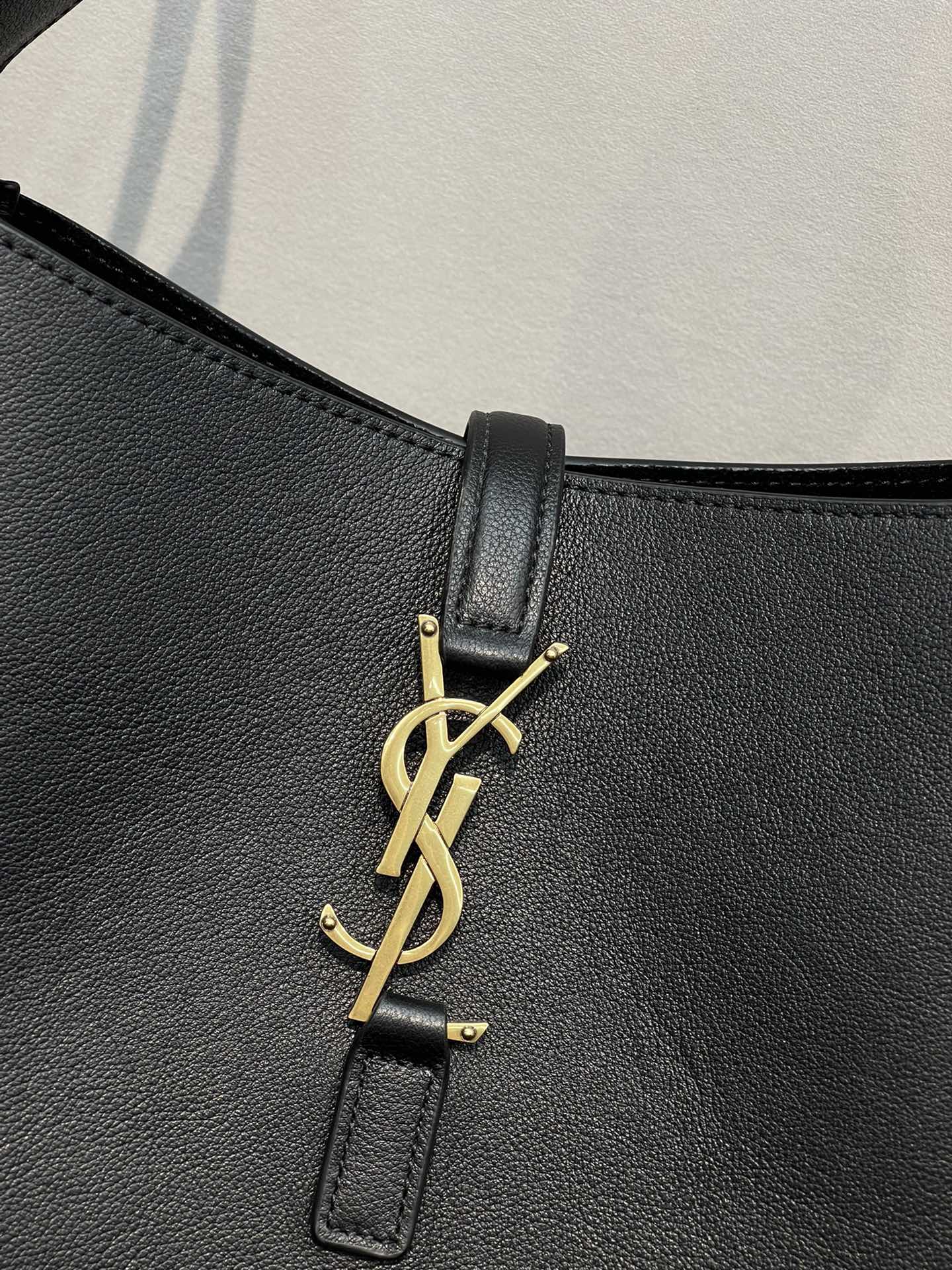 LE 57 HOBO 713938 (Black)