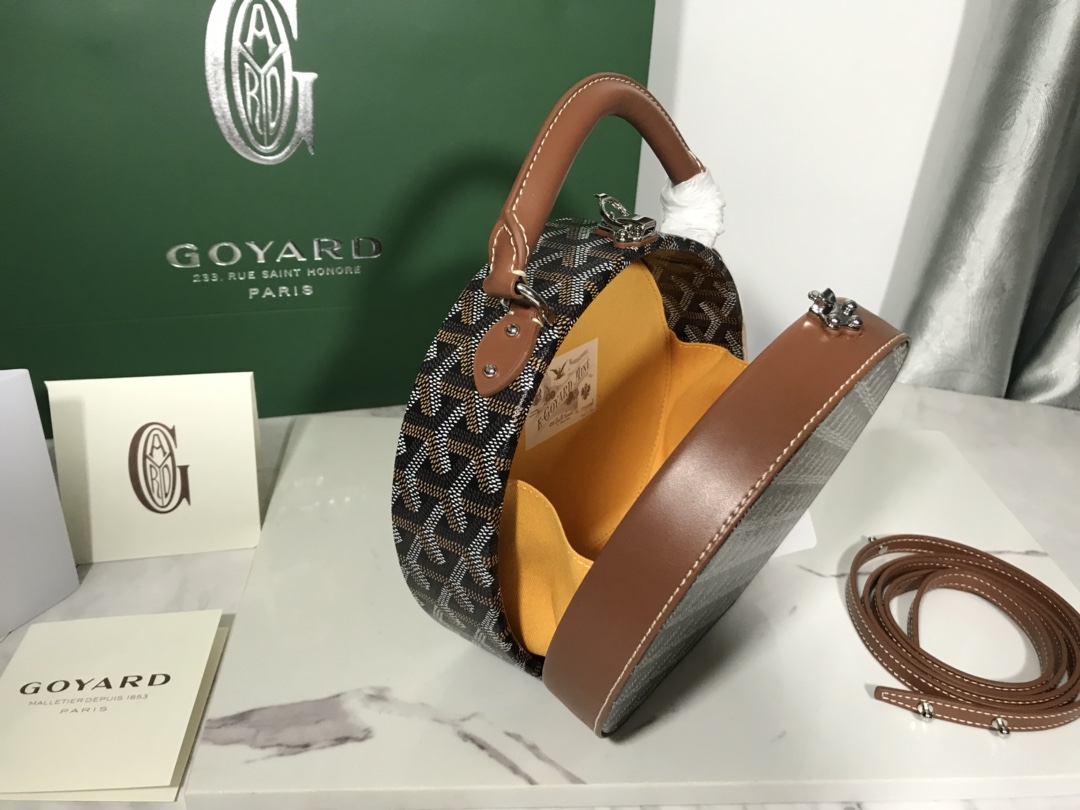 Goyard Alto 8115 (brown)