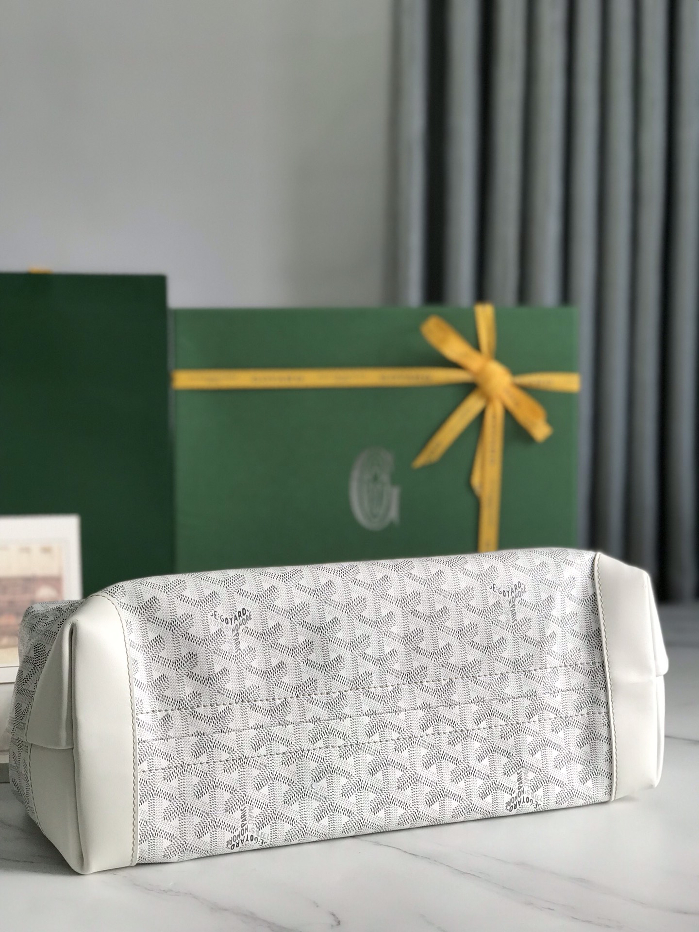 Goyard bellechasse 8031 (white)