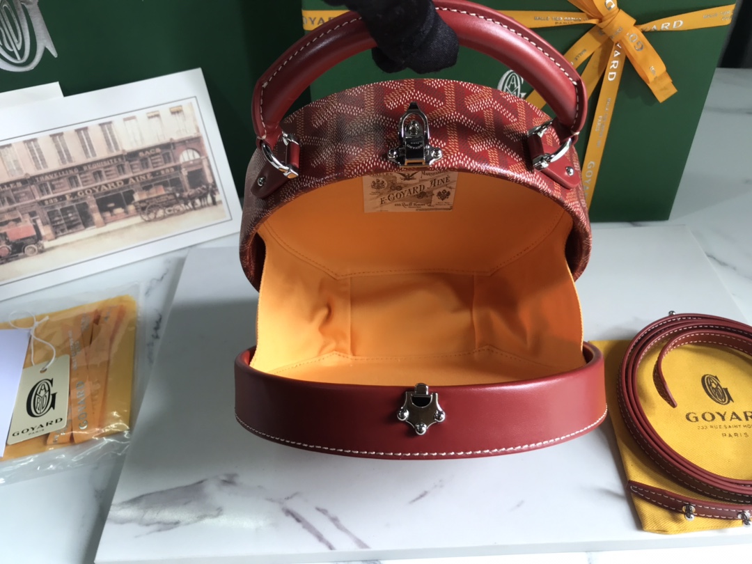 Goyard Alto 8115 (red)
