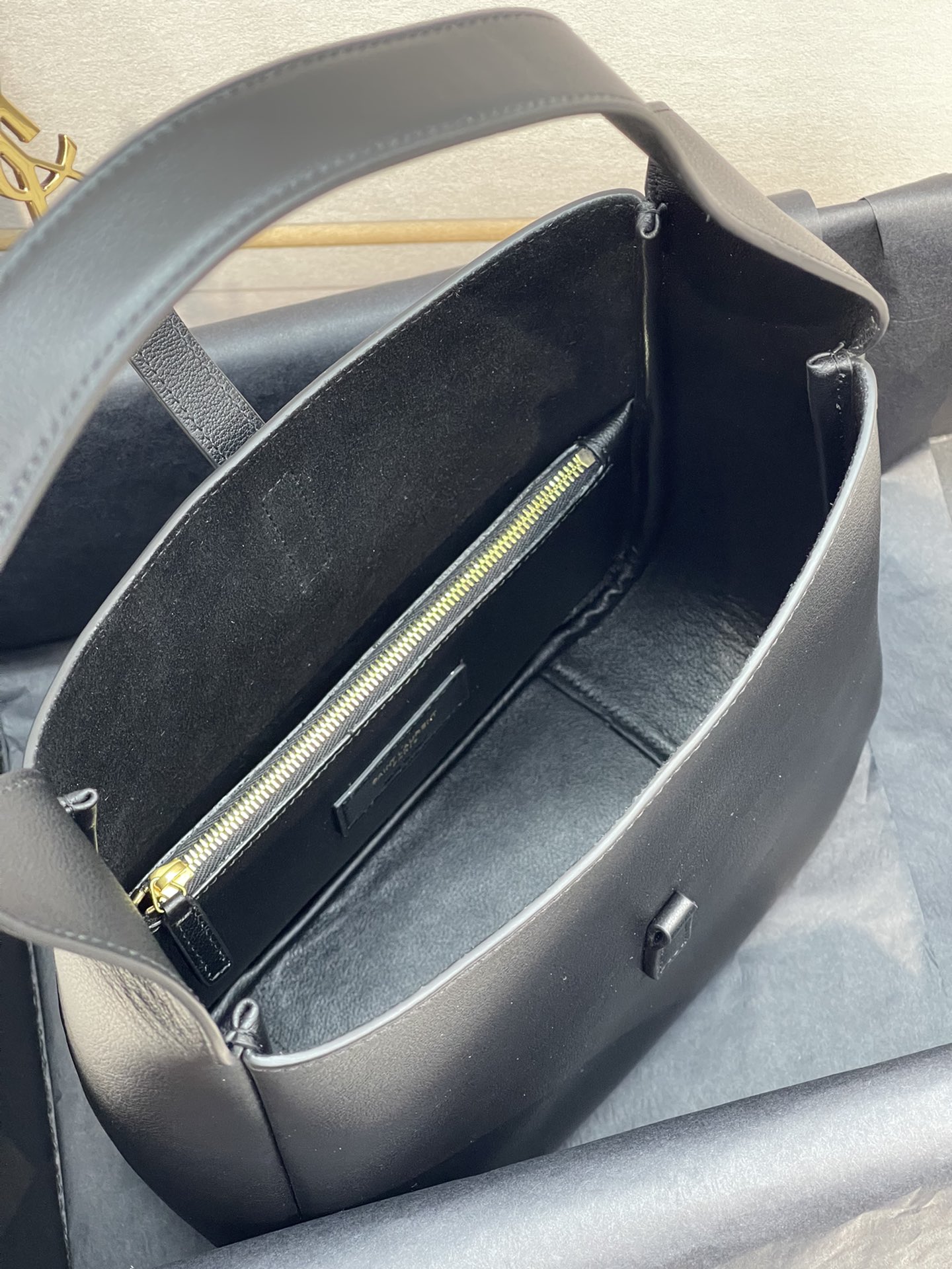 Túi xách YSL LE 5À7 HOBO màu đen 713938