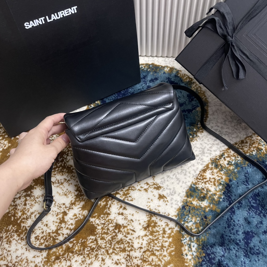 Túi Xách YSL Loulou 392255 Màu Đen Khóa Vàng