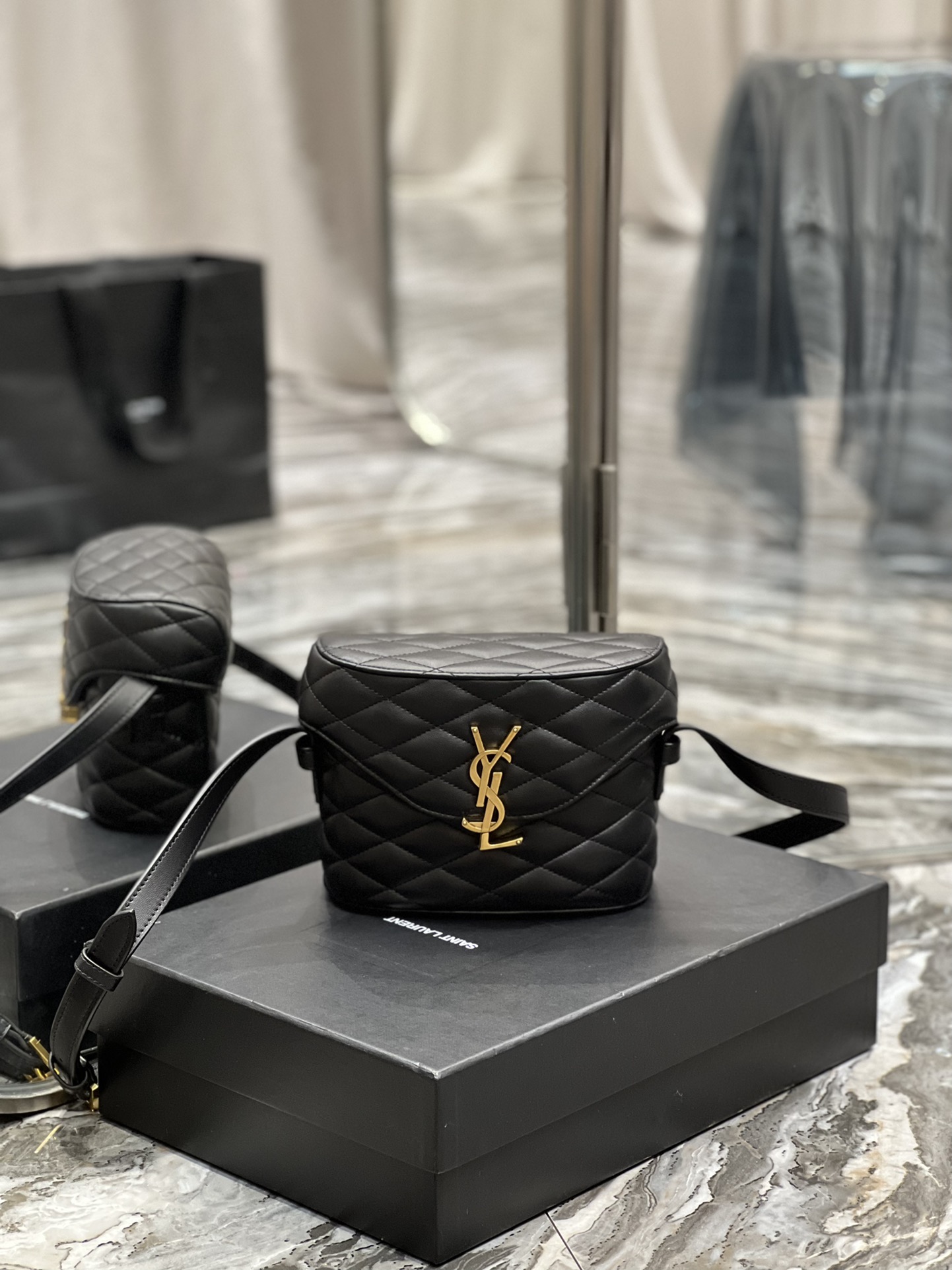 Túi xách YSL June Box màu đen 710080
