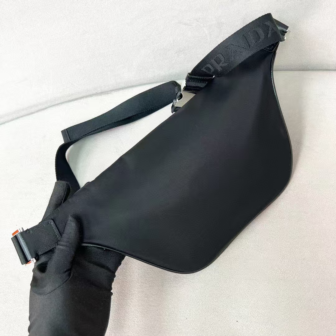 Túi đeo lưng Prada 2Vl033A màu đen