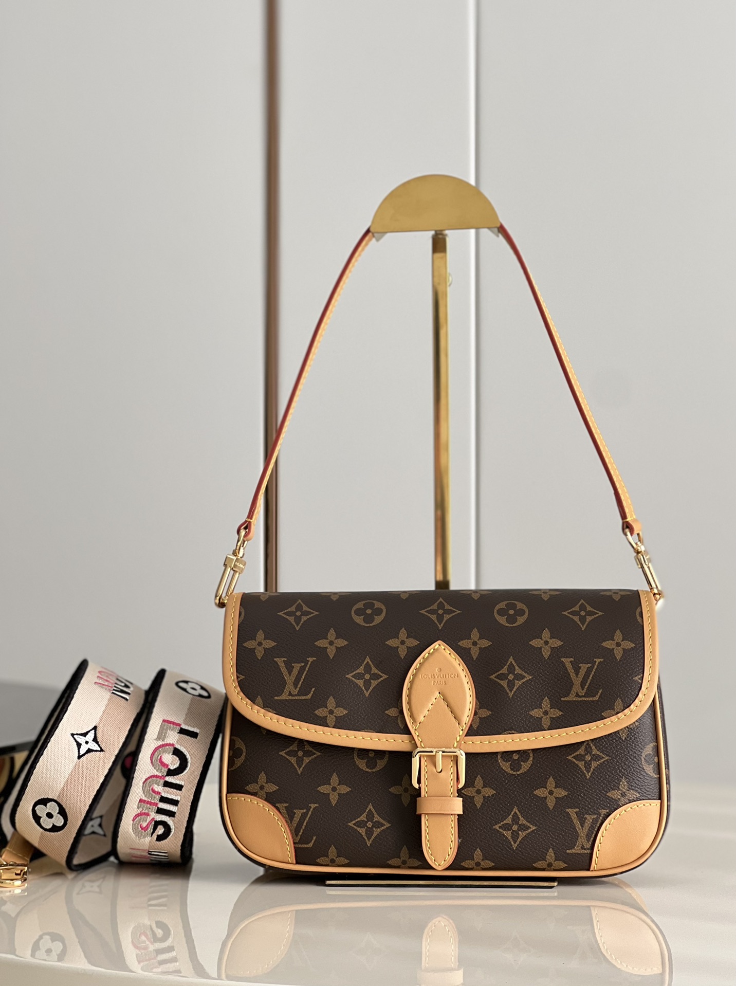 Louis Vuitton LV Diane M45985 女士斜挎包 棕色