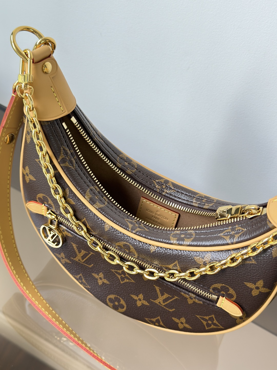 Túi Xách Nữ Louis Vuitton LV Loop M81098