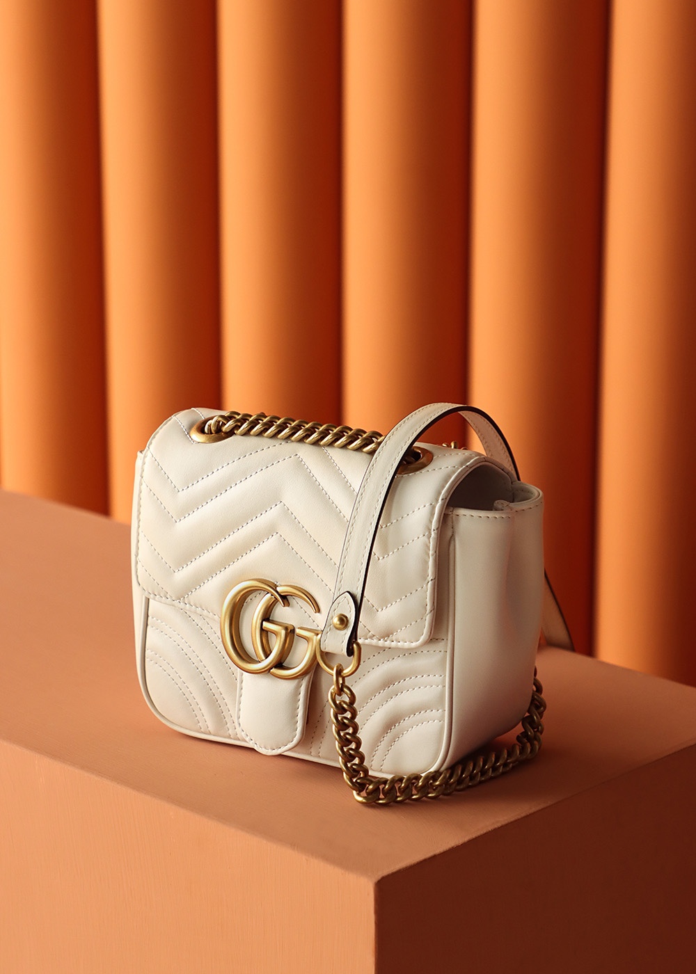GG Marmont 739682 ( trắng )