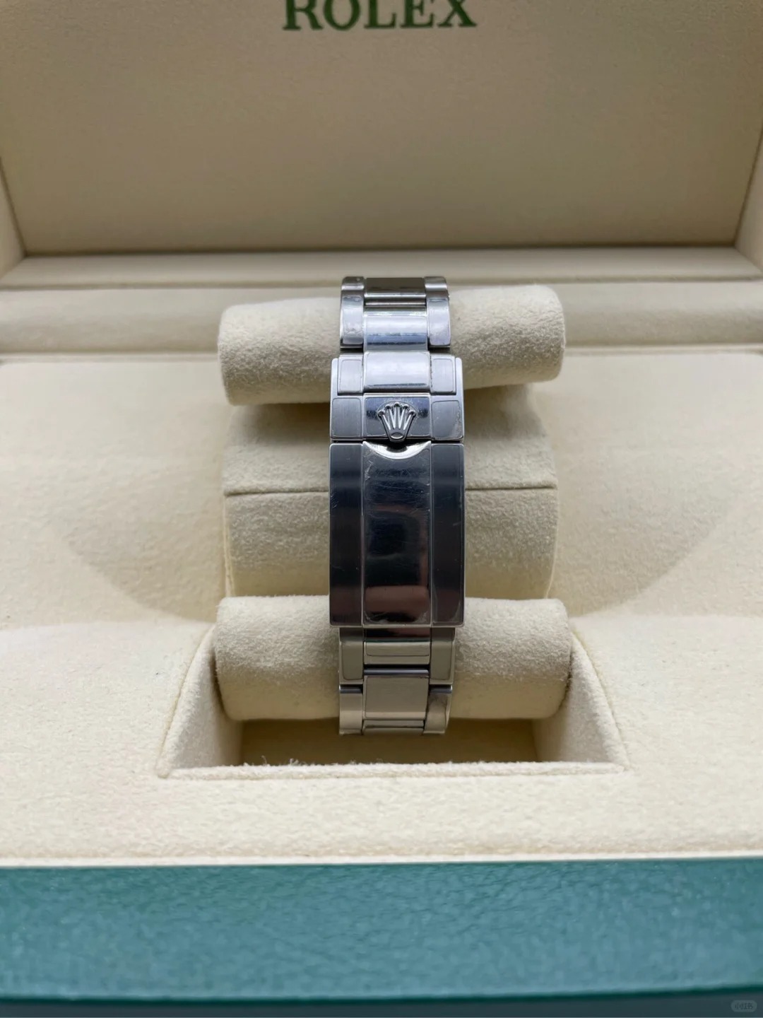 The Oyster Perpetual Yacht-Master 40 in platinum and Oystersteel with an Oyster bracelet. -m126622-0002