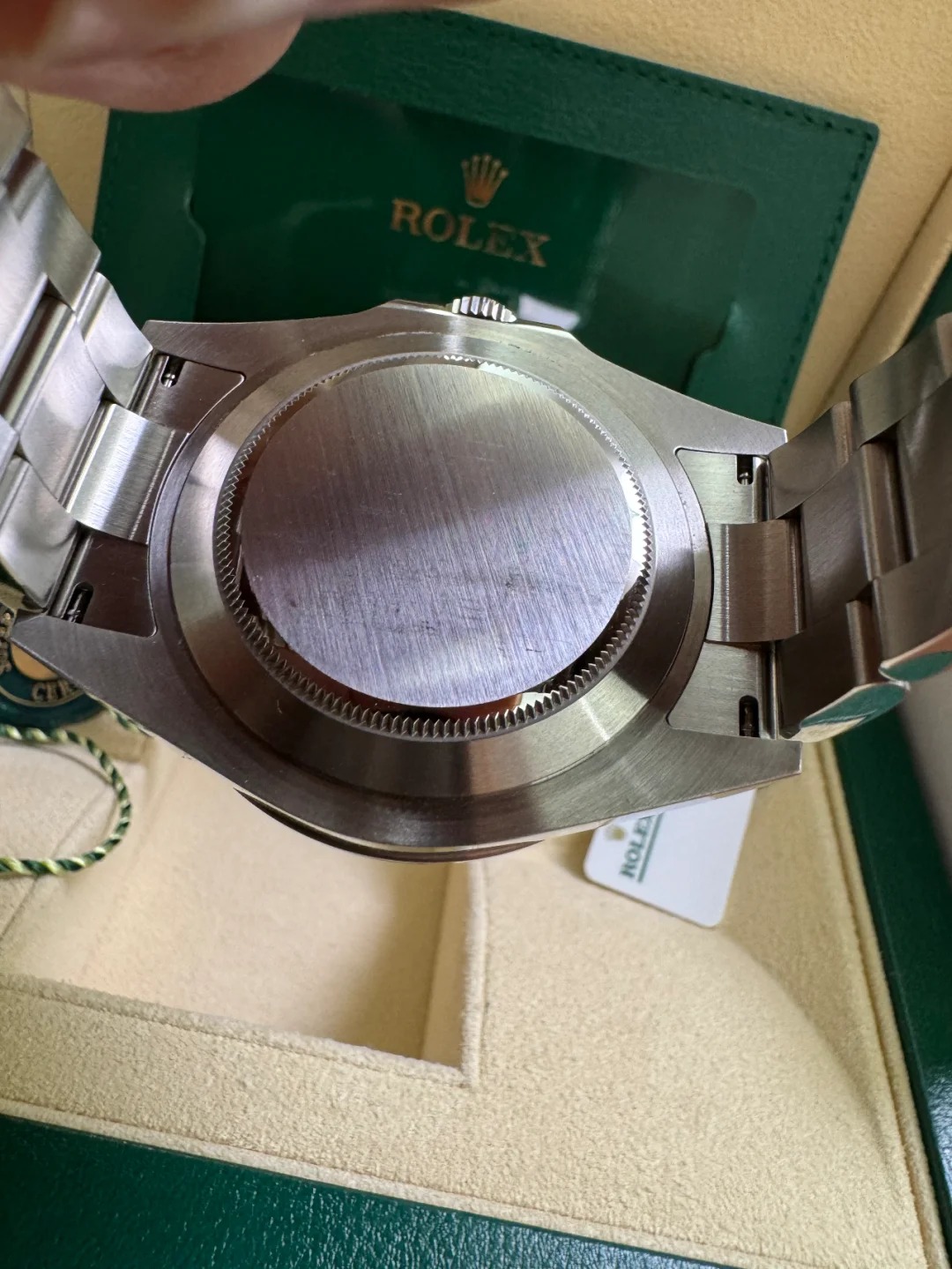 The Oyster Perpetual Explorer II is made of Oyster steel with an Oyster bracelet and a white dial with arrow-shaped 24-hour hands and hour markers coated with Chromalight. -m226570-0001 42mm