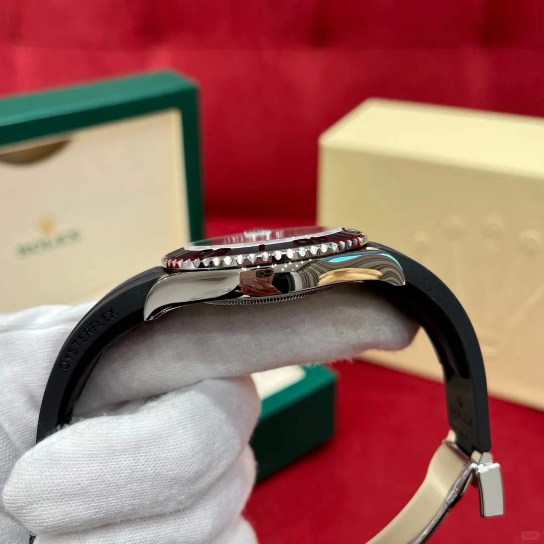 The Oyster Perpetual Yacht-Master 42 is available in 18 ct white gold with a black dial and an Oysterflex bracelet. -m226659-0002