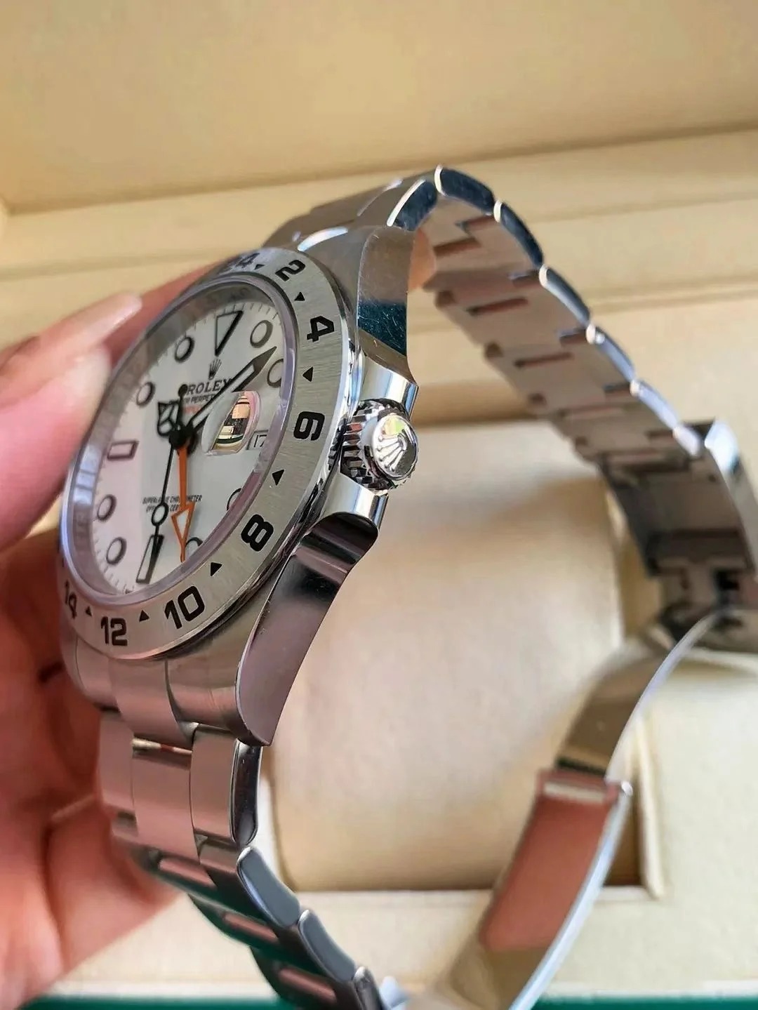 The Oyster Perpetual Explorer II is made of Oyster steel with an Oyster bracelet and a white dial with arrow-shaped 24-hour hands and hour markers coated with Chromalight. -m226570-0001 42mm