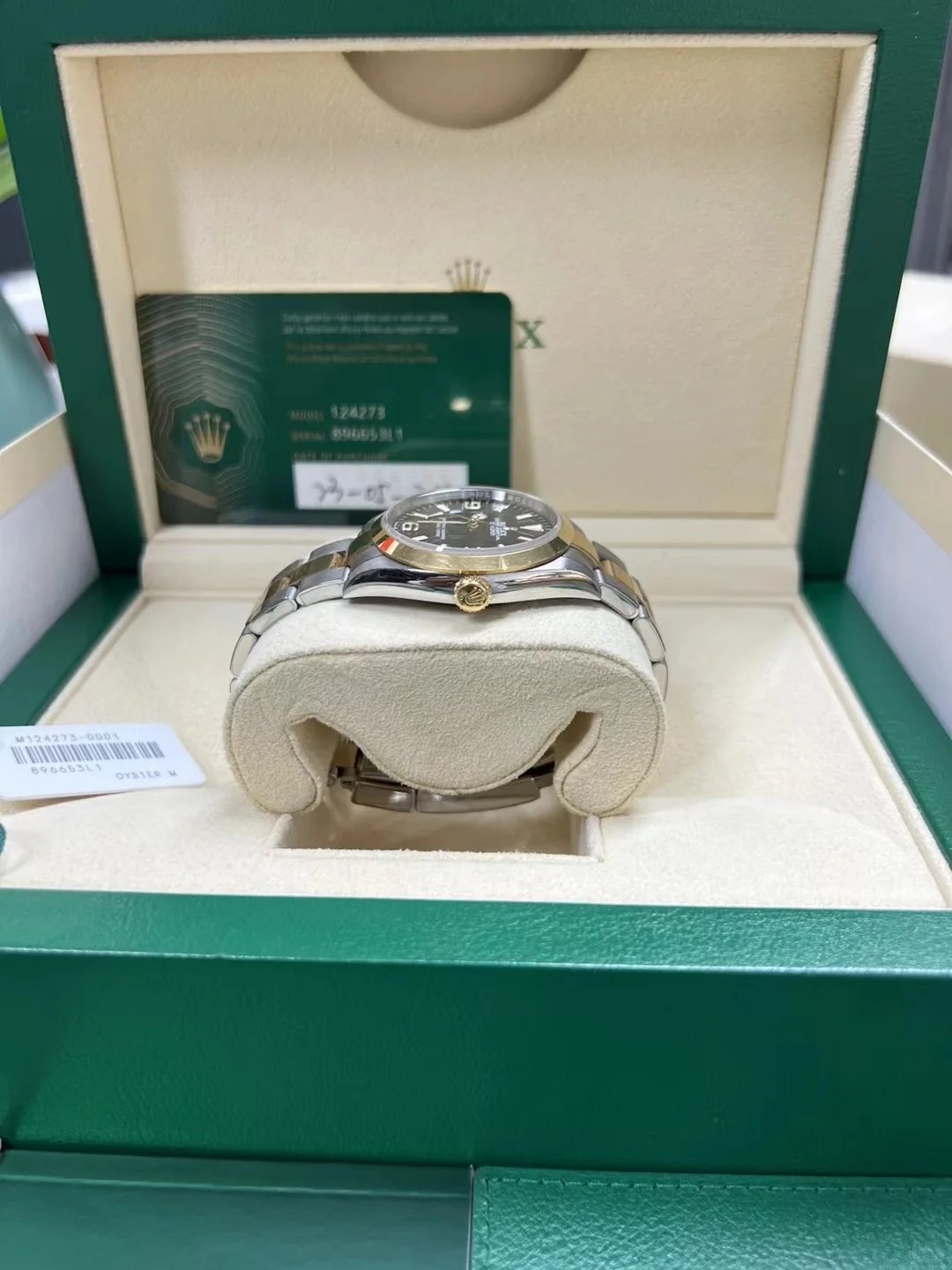 The Oyster Perpetual Explorer 36 is available in yellow gold and Oystersteel with a distinctive black dial featuring Chromalight numerals 3, 6 and 9. -m124273-0001