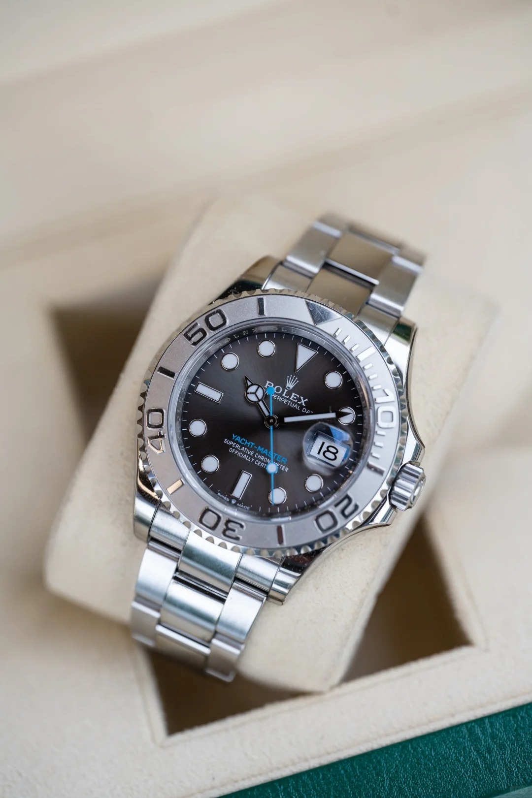 2025 Latest Styles The Oyster Perpetual Yacht-Master 40 in platinum and Oystersteel with an Oyster bracelet. -m126622-0001 super clone