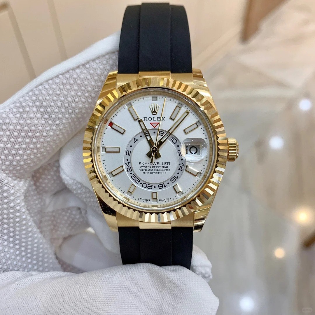 The Oyster Perpetual Sky-Dweller is available in 18 ct yellow gold with a mellow white dial and an Oysterflex bracelet. -m336238-0003 42mm