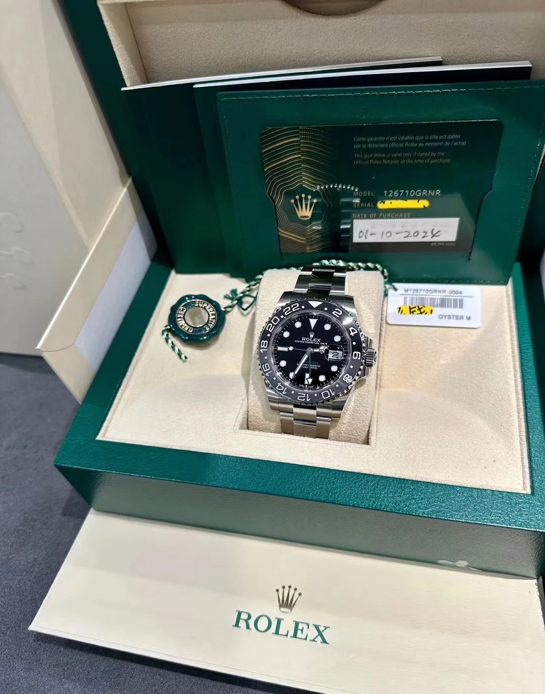 The Oyster Perpetual GMT-Master II is made of Oyster steel with a black dial and an Oyster bracelet. -m126710grnr-0004 40mm