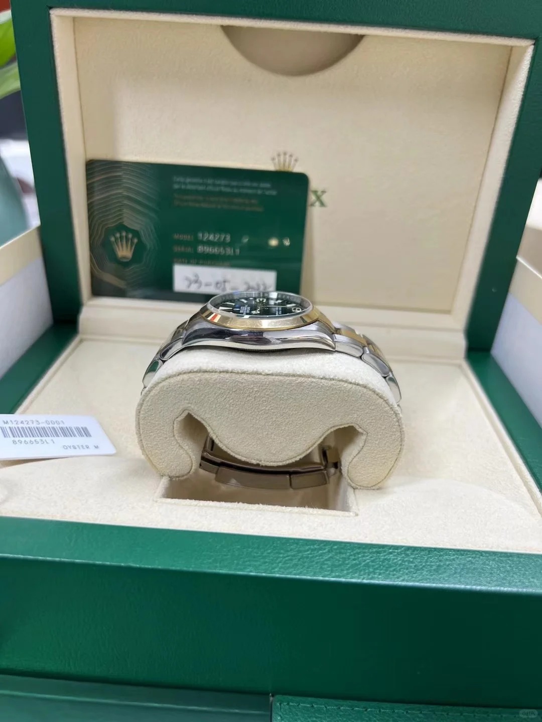 The Oyster Perpetual Explorer 36 is available in yellow gold and Oystersteel with a distinctive black dial featuring Chromalight numerals 3, 6 and 9. -m124273-0001