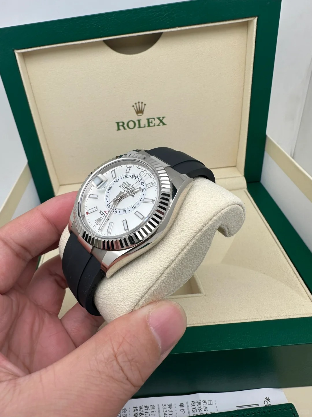 The Oyster Perpetual Sky-Dweller in 18-carat white gold with a mellow white dial and Oysterflex bracelet. -m336239-0003 42mm