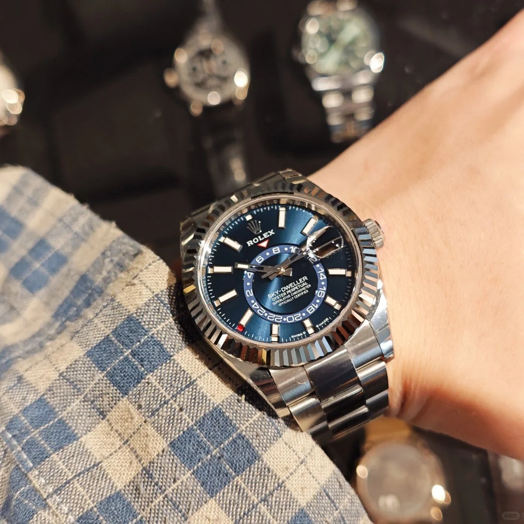 The Oyster Perpetual Sky-Dweller is available in white gold and Oystersteel with a bright blue dial and an Oyster bracelet. -m336934-0005 42mm