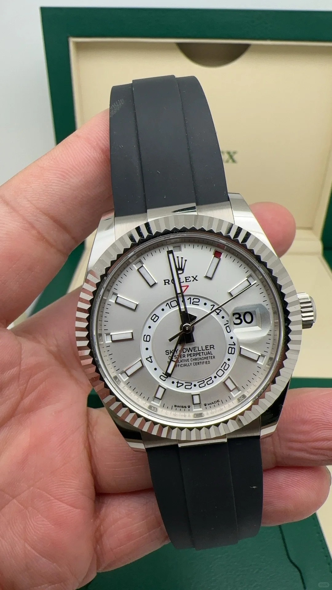 The Oyster Perpetual Sky-Dweller in 18-carat white gold with a mellow white dial and Oysterflex bracelet. -m336239-0003 42mm