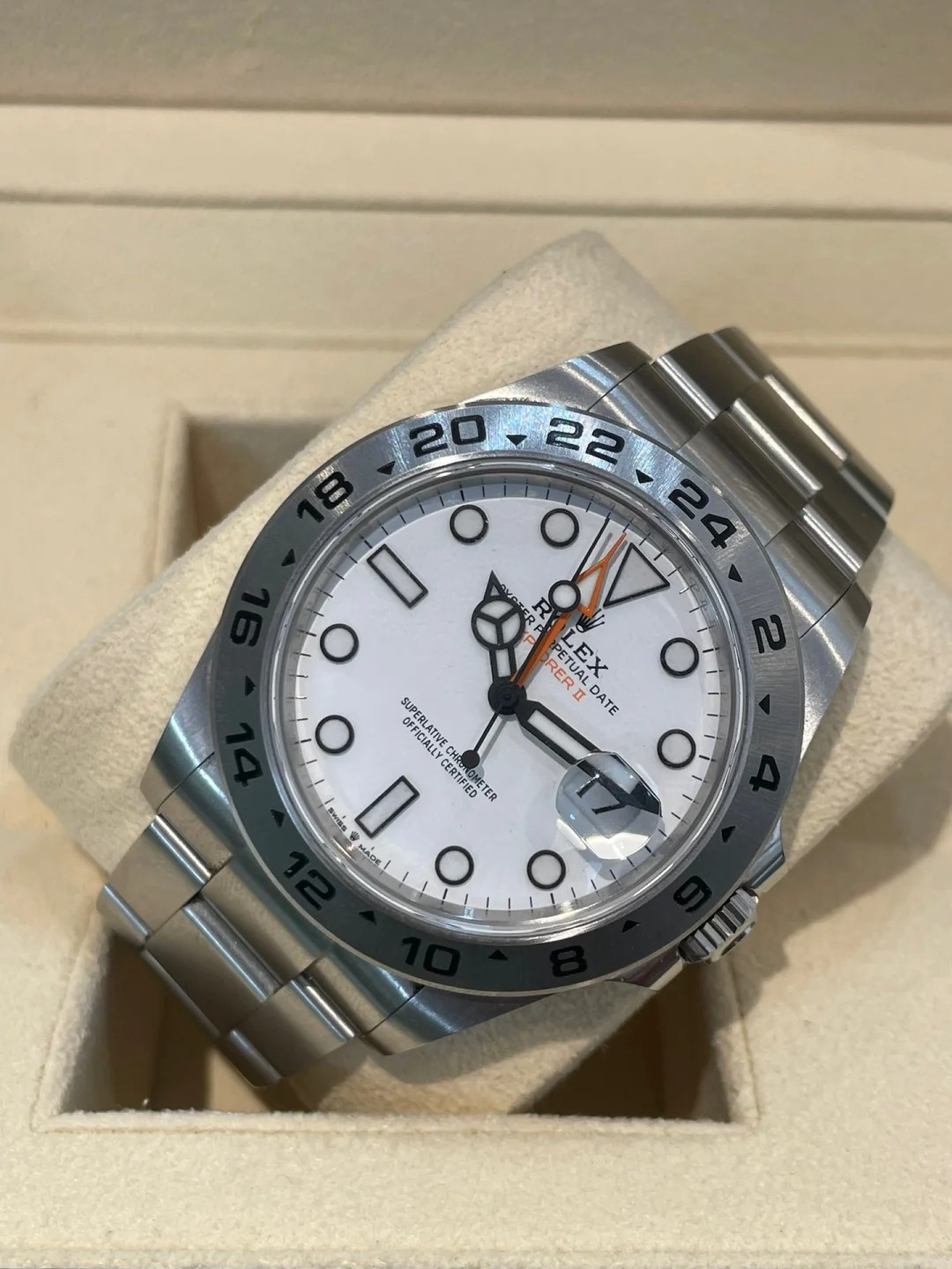 The Oyster Perpetual Explorer II is made of Oyster steel with an Oyster bracelet and a white dial with arrow-shaped 24-hour hands and hour markers coated with Chromalight. -m226570-0001 42mm