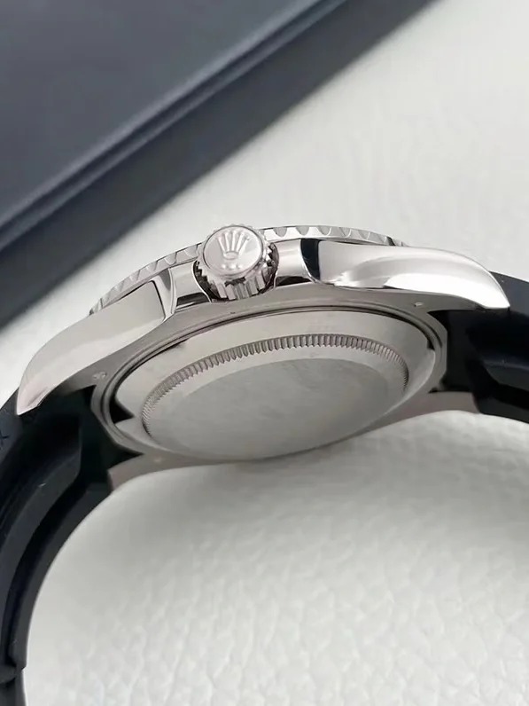 The Oyster Perpetual Yacht-Master 42 is available in 18 ct white gold with a black dial and an Oysterflex bracelet. -m226659-0002