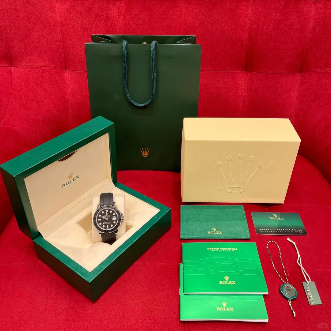 The Oyster Perpetual Yacht-Master 42 is available in 18 ct white gold with a black dial and an Oysterflex bracelet. -m226659-0002