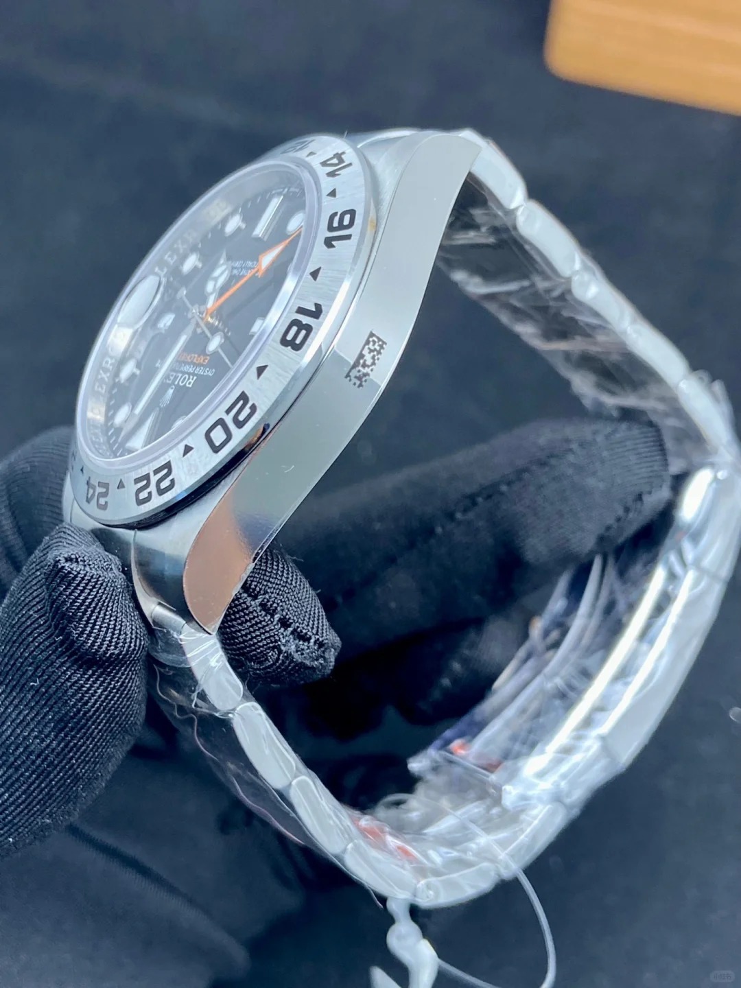 The Oyster Perpetual Explorer II is made of Oyster steel with an Oyster bracelet and a black dial with arrow-shaped 24-hour hands and hour markers coated with Chromalight. -m226570-0002 42mm