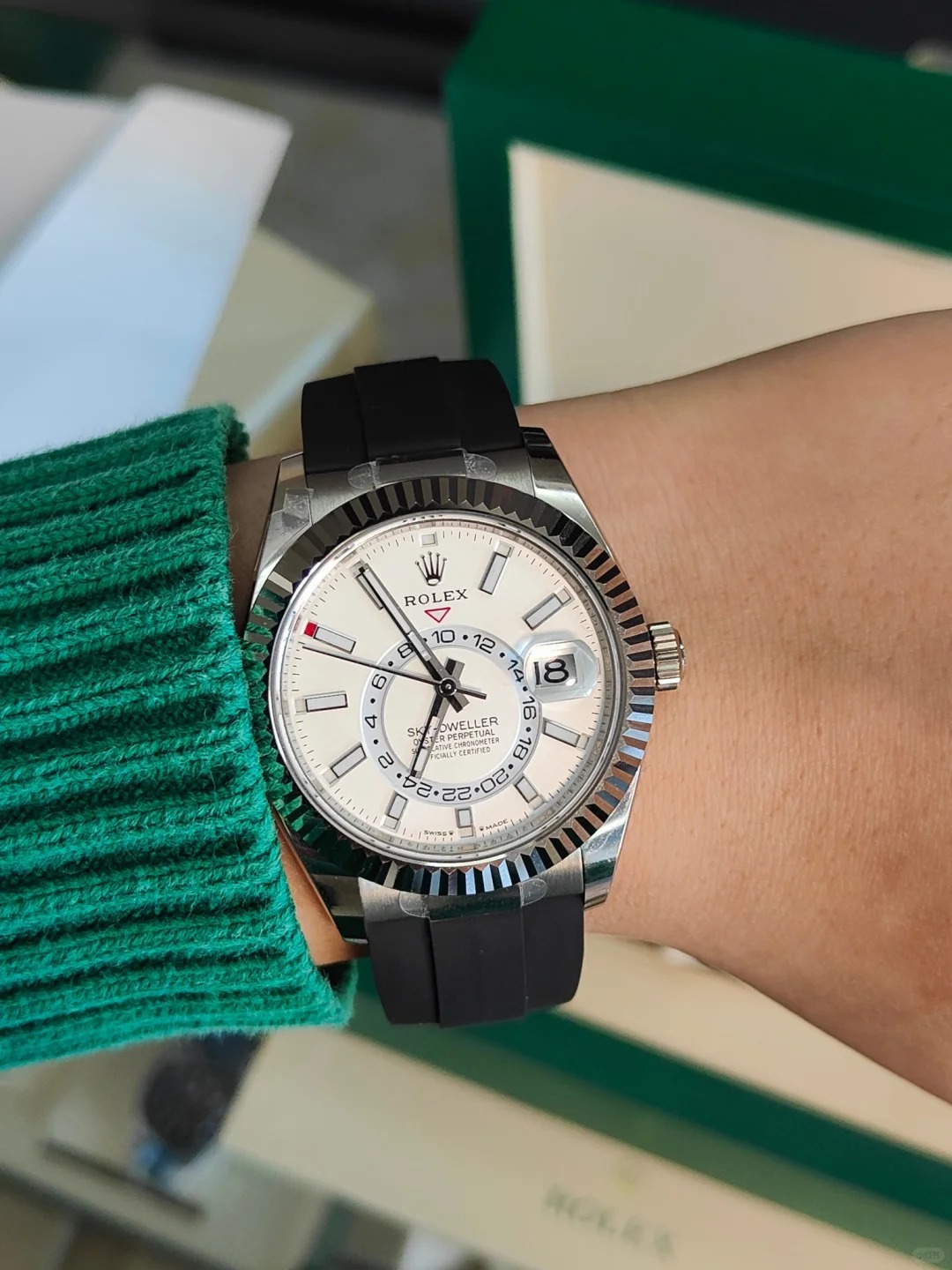 The Oyster Perpetual Sky-Dweller in 18-carat white gold with a mellow white dial and Oysterflex bracelet. -m336239-0003 42mm