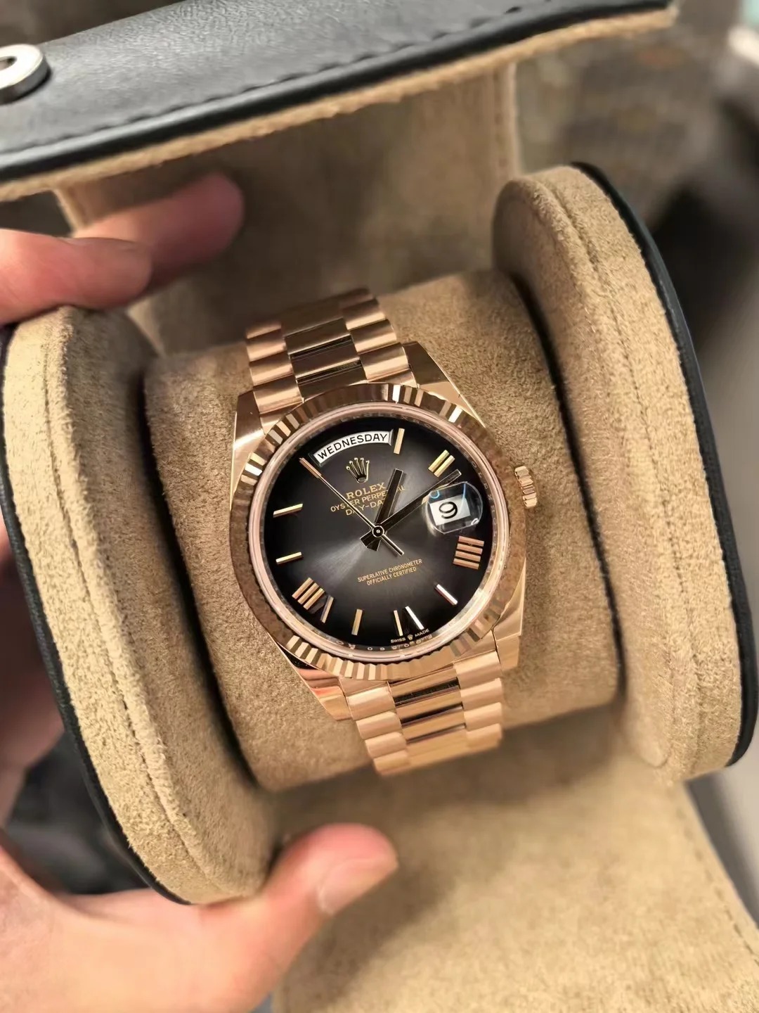 The Oyster Perpetual Day-Date 40 in 18 ct Everose gold with a grey gradient slate dial, fluted bezel and President bracelet. -m228235-0055