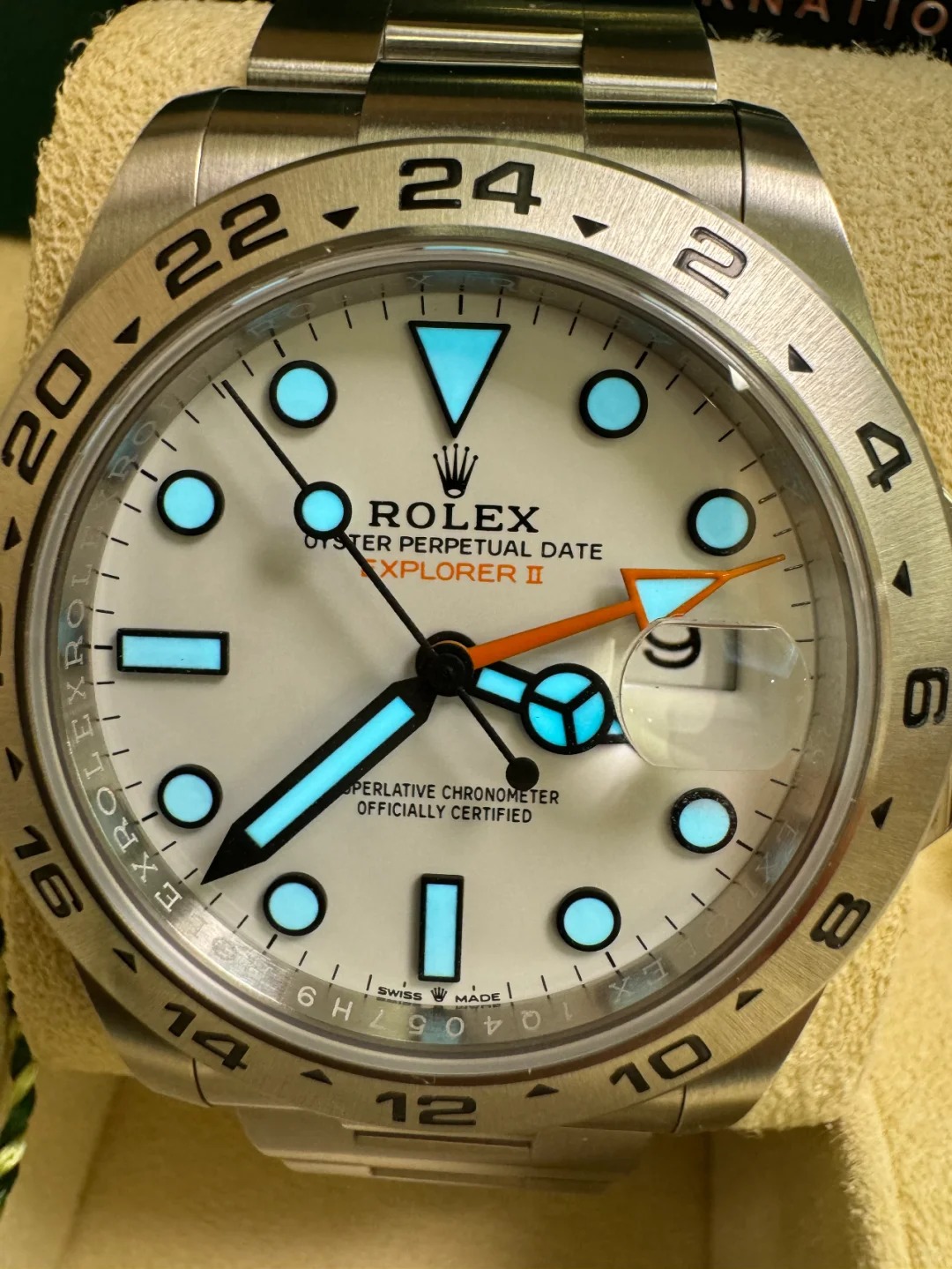 The Oyster Perpetual Explorer II is made of Oyster steel with an Oyster bracelet and a white dial with arrow-shaped 24-hour hands and hour markers coated with Chromalight. -m226570-0001 42mm